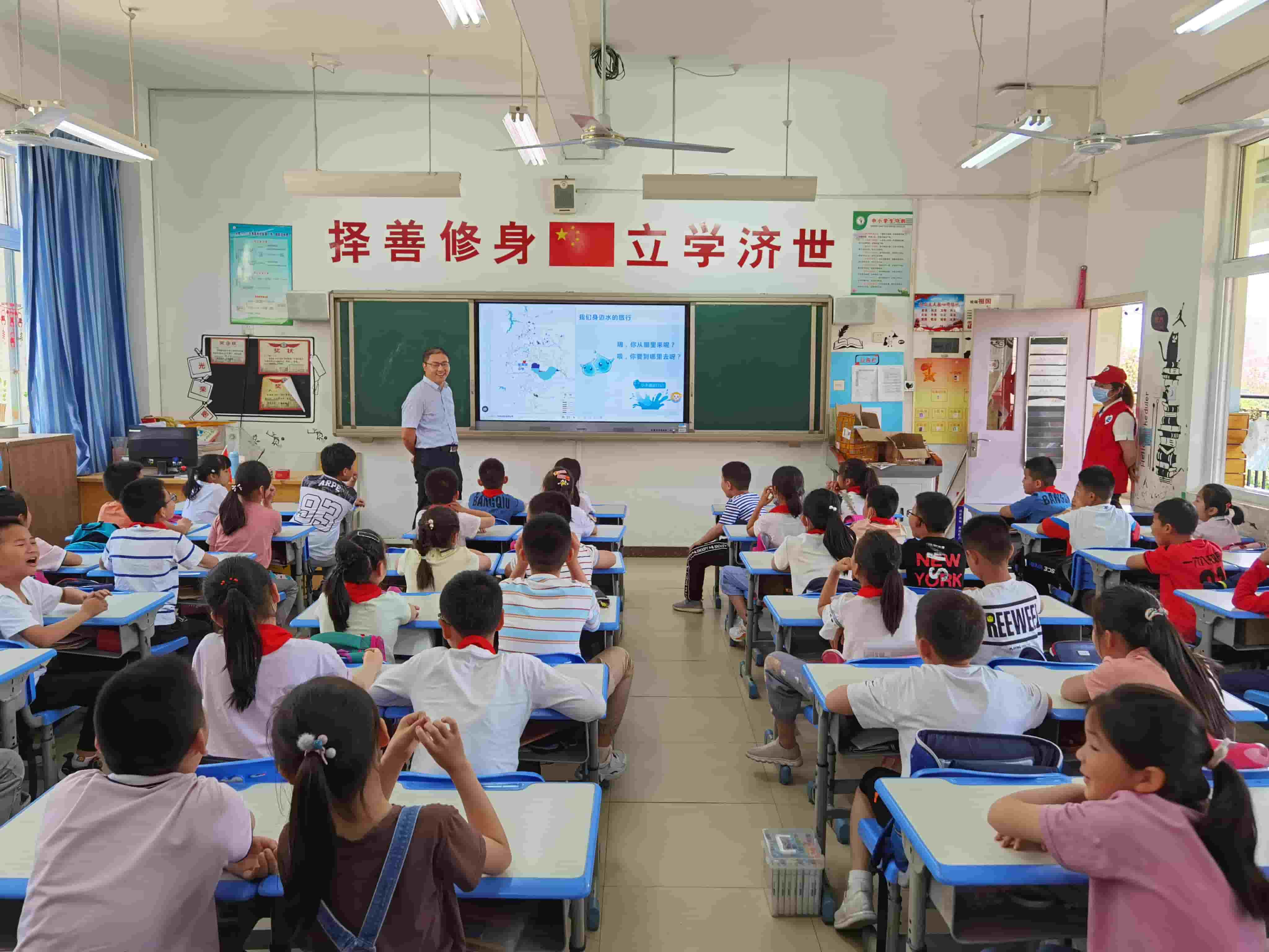 2021年6月4日，马博（中国）志愿团队枪王一六八玫瑰园小学开展“青春志愿行，环保进课堂”活动（2）